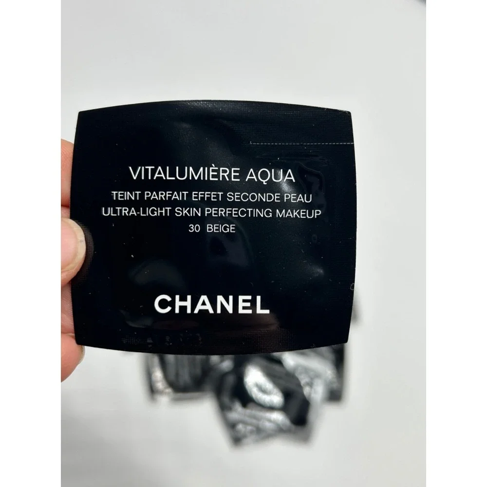 20 x CHANEL VITALUMIERE AQUA ULTRA‎ LIGHT PERFECTING MAKEUP Samples No. 30 BEIGE